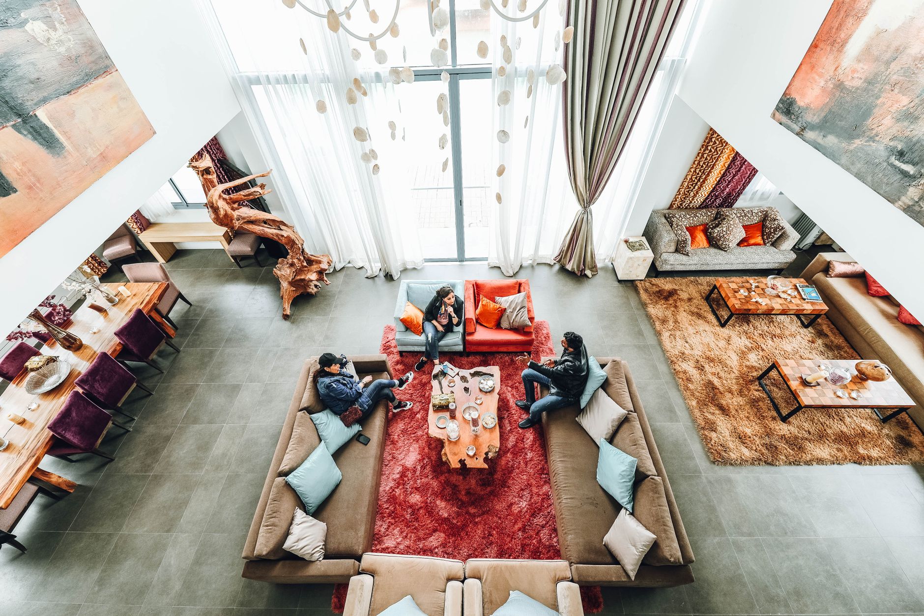 Tapis en laine ou synthétique : quel choix pour un intérieur durable ?