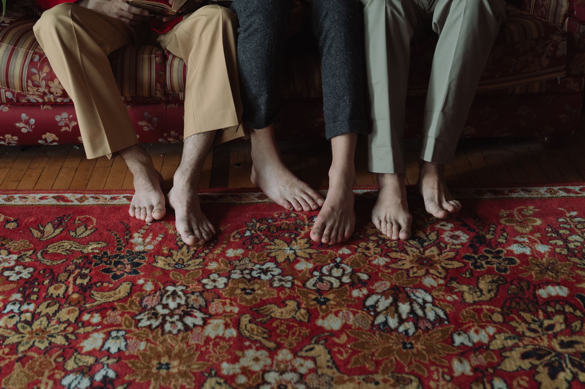 8 astuces de rangement pour vos tapis : optimisez votre espace !
