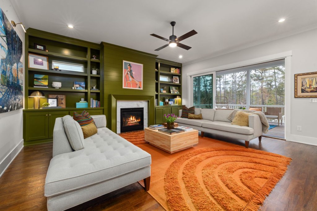 Salon moderne avec un tapis rond de couleur terracotta