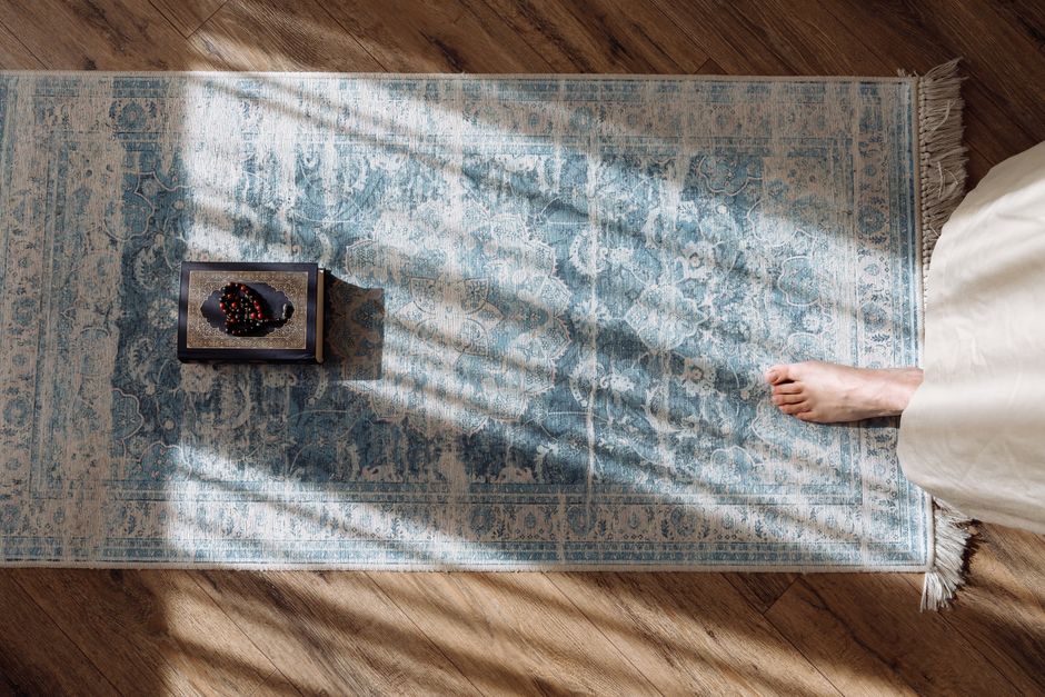 Parquet en bois massif ou tapis : quel choix faire ?