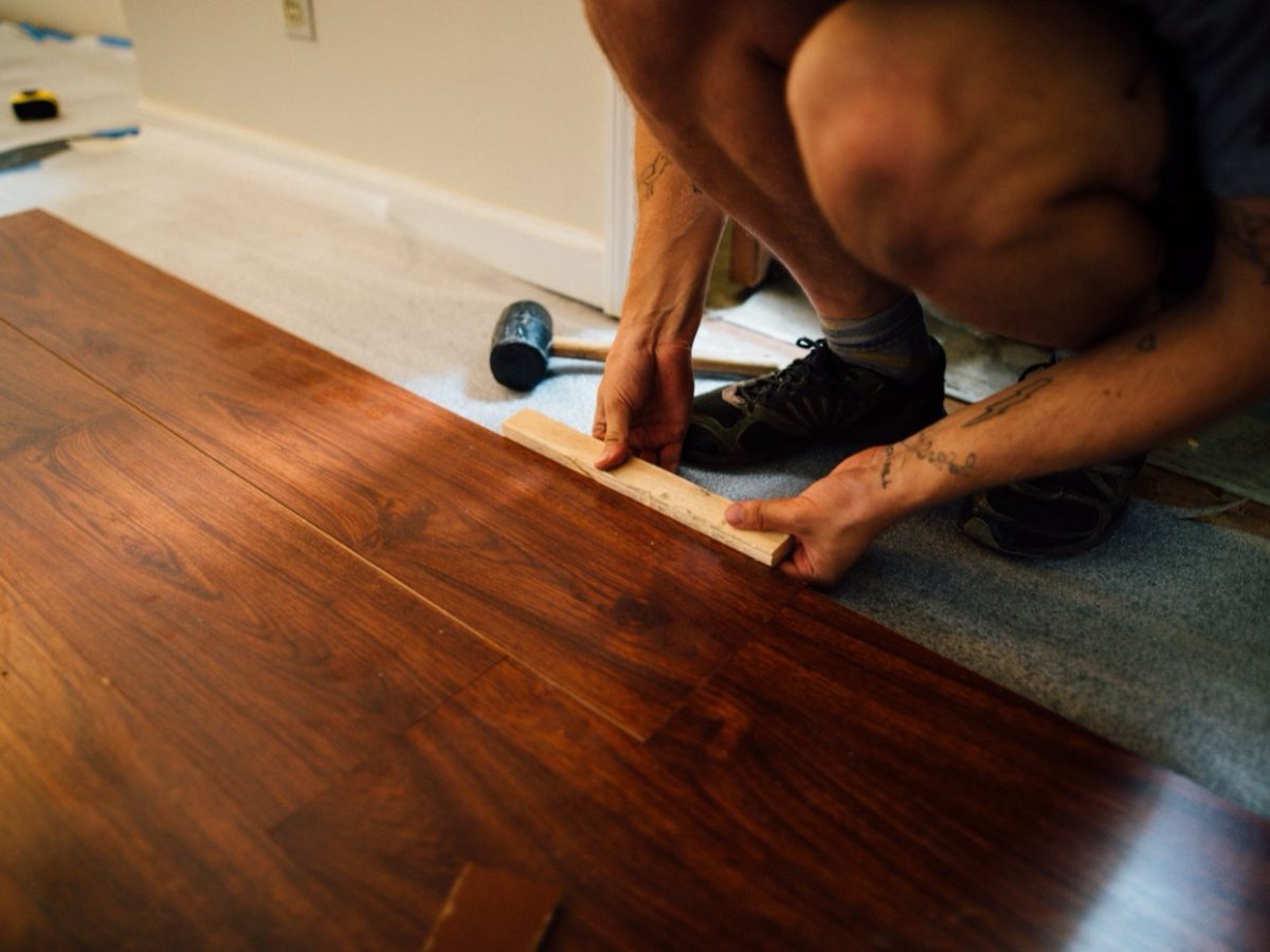Travaux de sol : où ranger tapis et meubles pendant le chantier