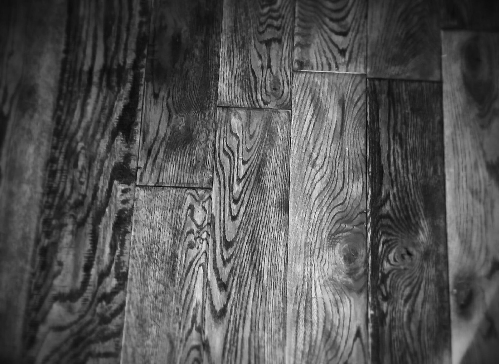Parquet posé sur une dalle béton avec sous-couche visible